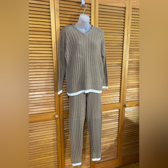 NWOT State of Day: Fuzzy PJ set from Macy’s - Picture 12 of 12
